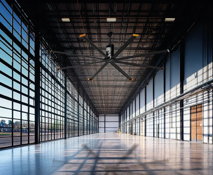 Ventilador HVLS Visoflex instalado em galpão industrial